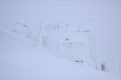 Observatorium im WhiteOut • <a style="font-size:0.8em;" href="http://www.flickr.com/photos/68599318@N08/12320733793/" target="_blank">View on Flickr</a>