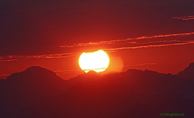Sonnenaufgang • <a style="font-size:0.8em;" href="http://www.flickr.com/photos/68599318@N08/9598834442/" target="_blank">View on Flickr</a>
