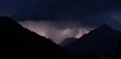 Gewitter_001 Gewitter_001 • <a style="font-size:0.8em;" href="http://www.flickr.com/photos/68599318@N08/9378062981/" target="_blank">View on Flickr</a>