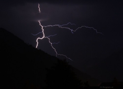 Gewitter_009 Gewitter_009 • <a style="font-size:0.8em;" href="http://www.flickr.com/photos/68599318@N08/9378060983/" target="_blank">View on Flickr</a>