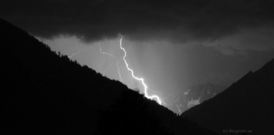 Gewitter_007 Gewitter_007 • <a style="font-size:0.8em;" href="http://www.flickr.com/photos/68599318@N08/9378061797/" target="_blank">View on Flickr</a>