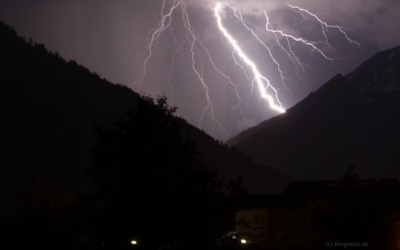 Gewitter_010 Gewitter_010 • <a style="font-size:0.8em;" href="http://www.flickr.com/photos/68599318@N08/9380845892/" target="_blank">View on Flickr</a>