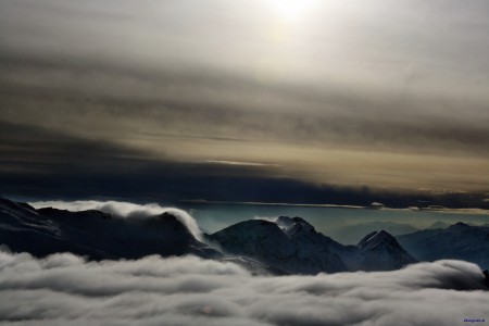 Föhnwolken fallen steil ab